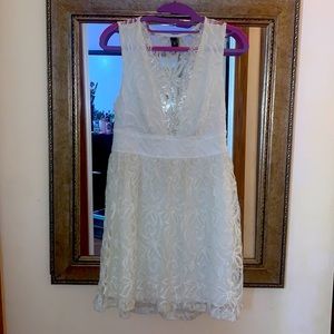 Windsor lace dress size M